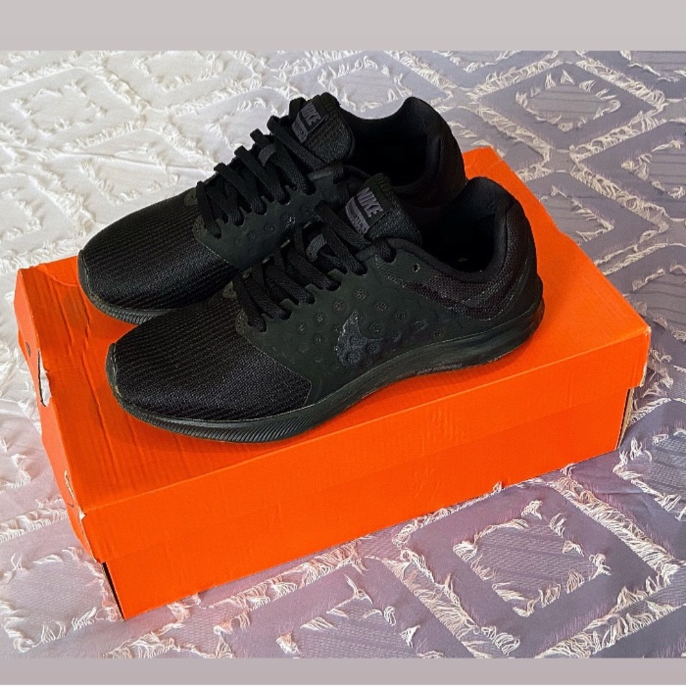 Nike Women's Black Sneakers